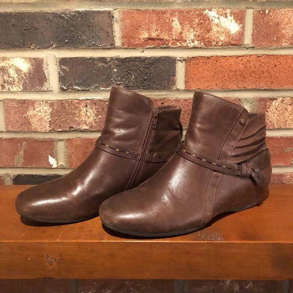 Bare Traps Porter Booties - Dark Brown - Soft & comfy! - Picture 7 of 10